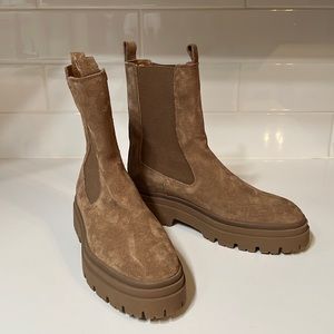Zara Suede Boot. Size 39 (US 8.5). Very good condition, never worn.